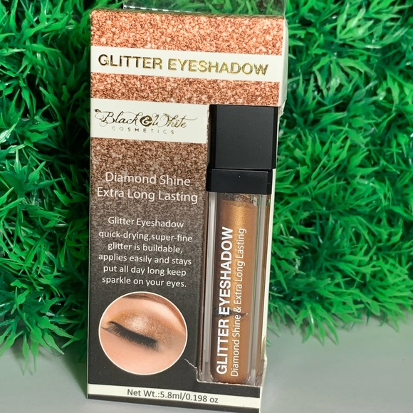 Makeup - Picture 7 of 7